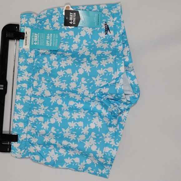 NWT Speedo Women's Blue Vibe Volley Swim Shorts 4 Way Stretch Size Medium - Picture 1 of 10